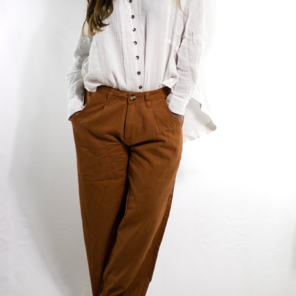 Pleated Highrise Tapered Jean - Picture 3 of 6